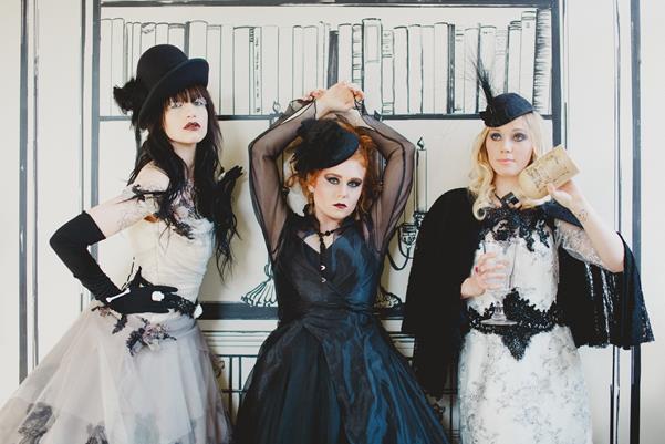 The-couture-company-bespoke-gothic-vintage-alternative-wedding-dresses-tim-burton-black-lace-vampy-victorian-photo-Nicki-Feltham (23)
