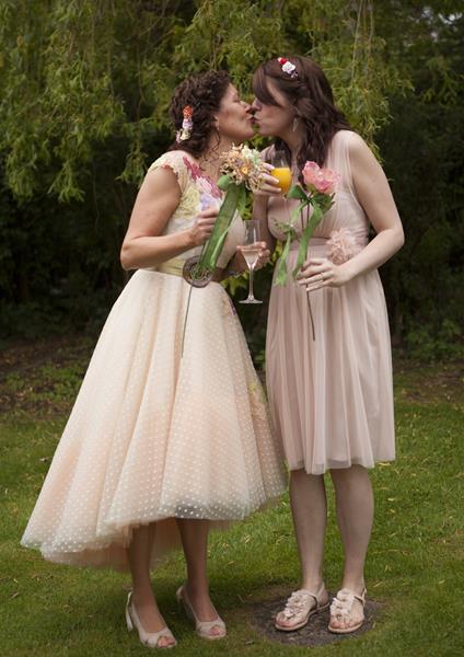 the-couture-company-alternative-bespoke-wedding-dresses-quirky-dress-polka-dot-spotty-hilo-autumn-colors-coloured-festival-bride (8)